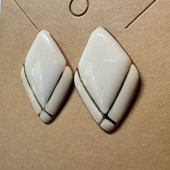 Vintage gold Cream enamel  Earrings - Picture 2 of 4